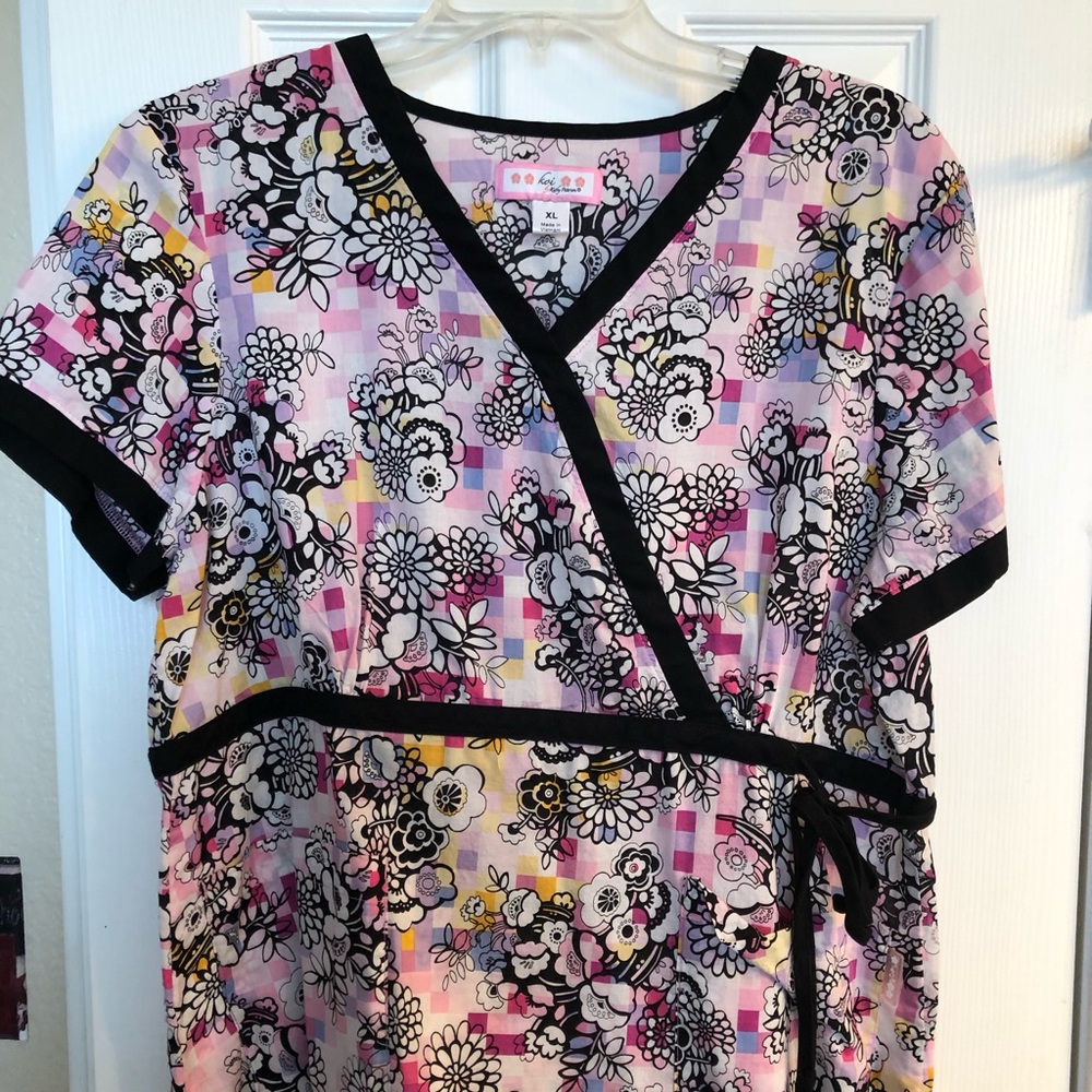 KOI XL Scrub Top. Pre-Owned but looks new & true to size!